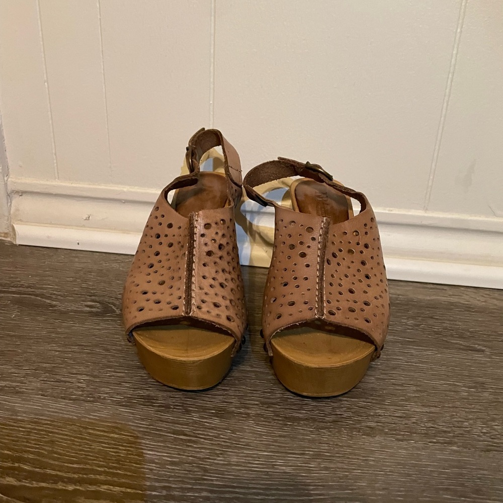 Natalia Blanco Wedges